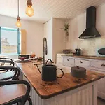 Azenhas Do Mar West Coast Design And Surf * Sintra